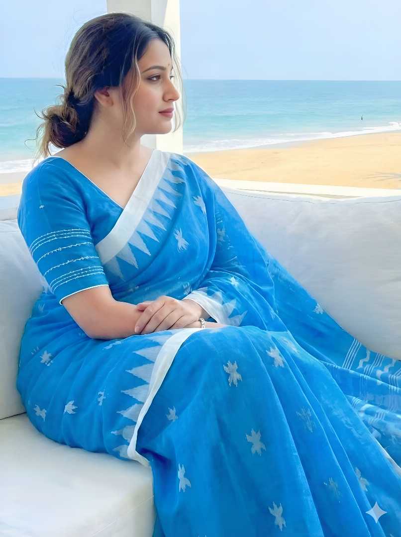 হাতের তৈরি  শিউলি ফুল মনিপুরী শাড়ি