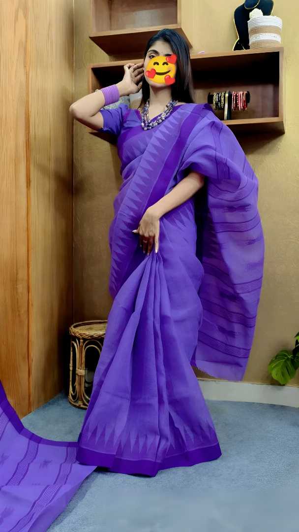 হাতের তৈরি  শিউলি ফুল মনিপুরী শাড়ি